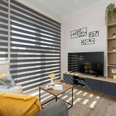 Modern With Parking And Balcony By Renters *