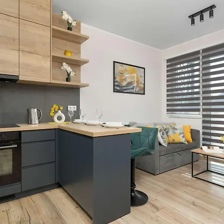 Modern With Parking And Balcony By Renters Apartman *