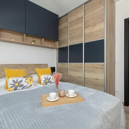 Modern With Parking And Balcony By Renters *