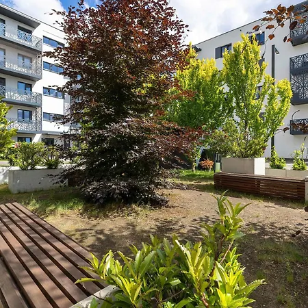 Modern With Parking And Balcony By Renters Apartman